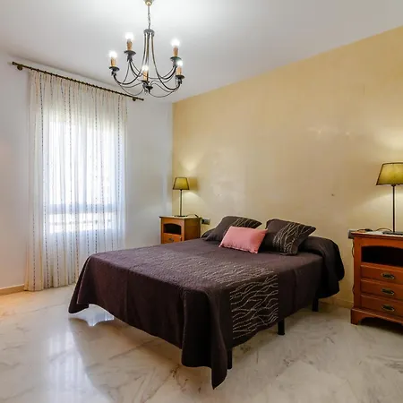 Wintowinrentals Cozy Teatinos Apartament